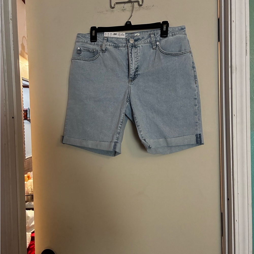 Seven7 Light Wash ( Lynx) Denim Mid-Rise Women’s Shorts - Picture 12 of 15